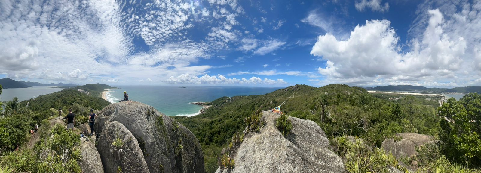 Vista panorâmica do Morro da Gravatá com Lagoinha do Leste, Florianópolis